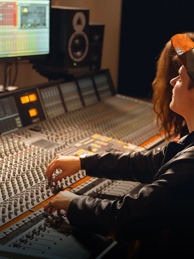 Create, record, produce, edit, mix and master – craft the sound that musicians, game developers and filmmakers strive for and producers dream of marketing.